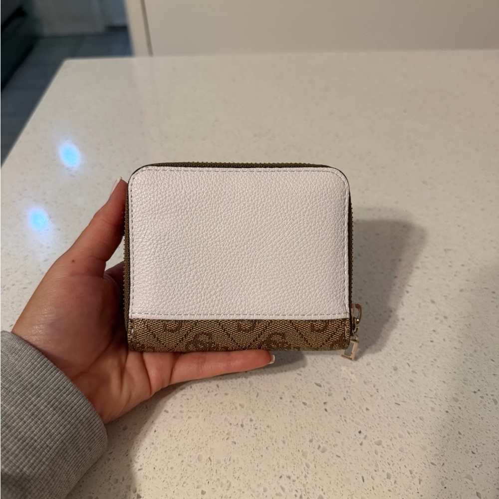 GUESS Tan Logo Key & Card Holder - Picture 2 of 4